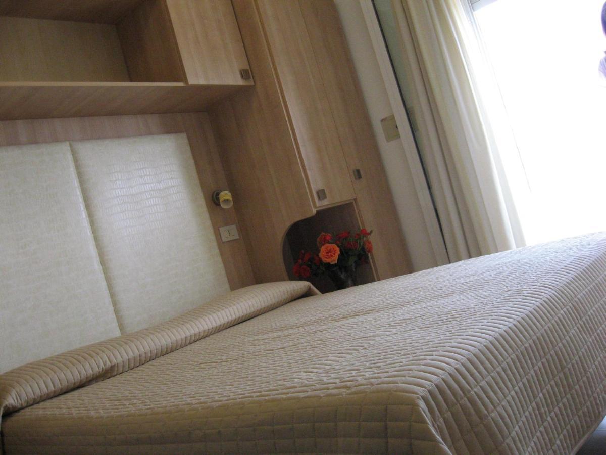 Hotel Rosati Римини Екстериор снимка