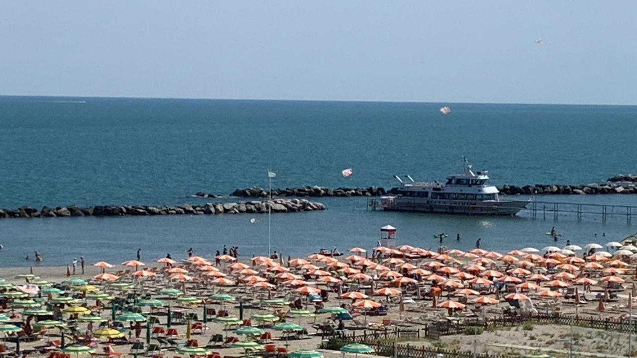 Hotel Rosati Римини Екстериор снимка