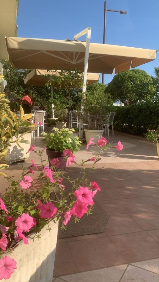 Hotel Rosati Римини Екстериор снимка