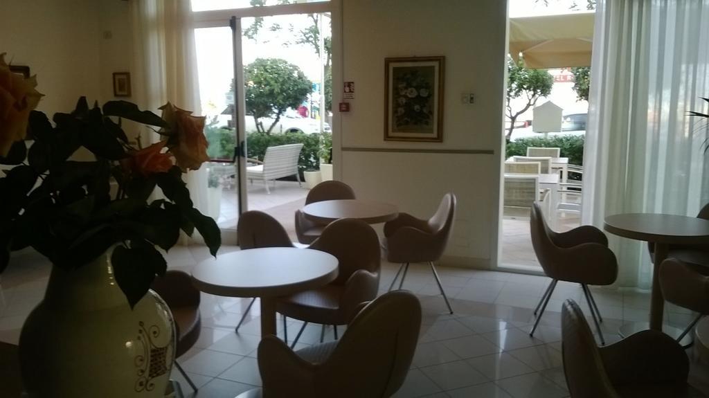 Hotel Rosati Римини Екстериор снимка