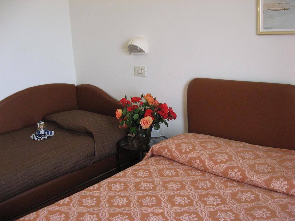 Hotel Rosati Римини Стая снимка